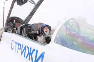 Юлия Чичерина записала вместе с Сергеем Бобунцом песню для пилотажной группы «Стрижи»!