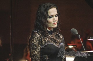 Фотографии Тарья Турунен с Concerts for a Dark Christmas Tour.